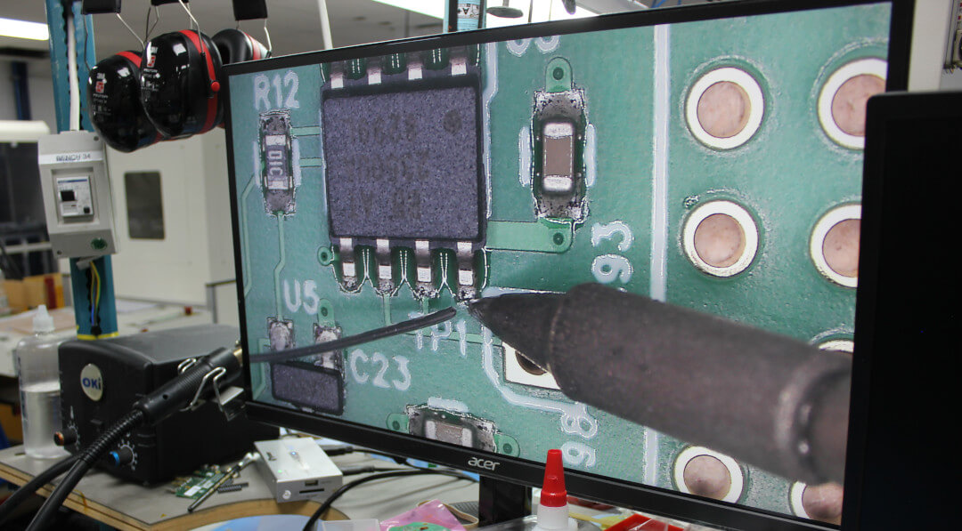 Soldering a component to a printed circuit board