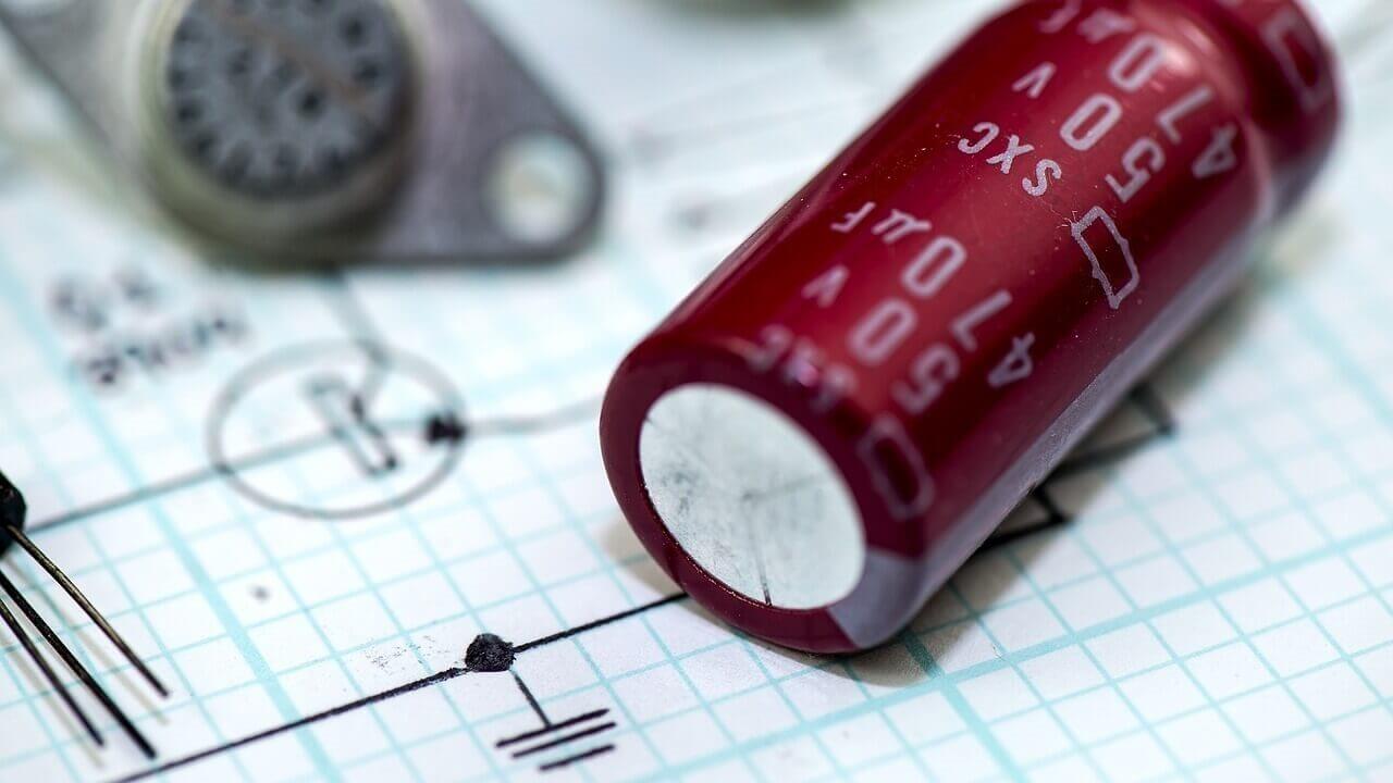 Image of a schematic drawing with a capacitor on top