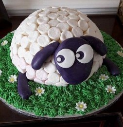 A Ewan The Sheep cake.